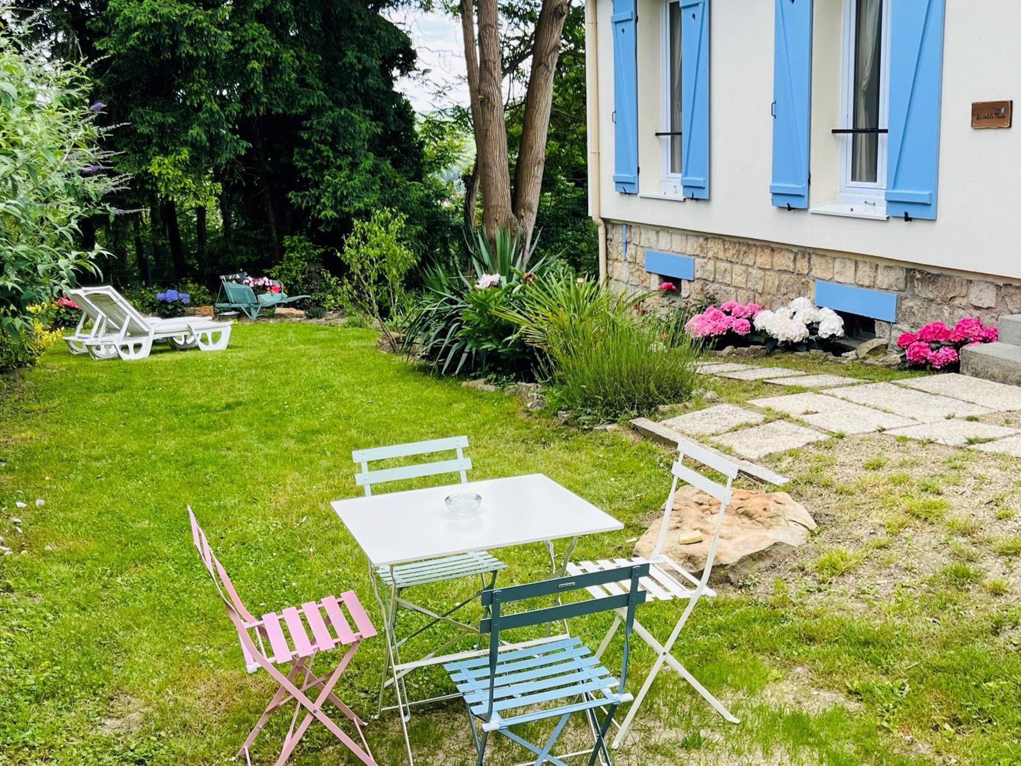 Les Volets Bleus Villa Parmain Dış mekan fotoğraf